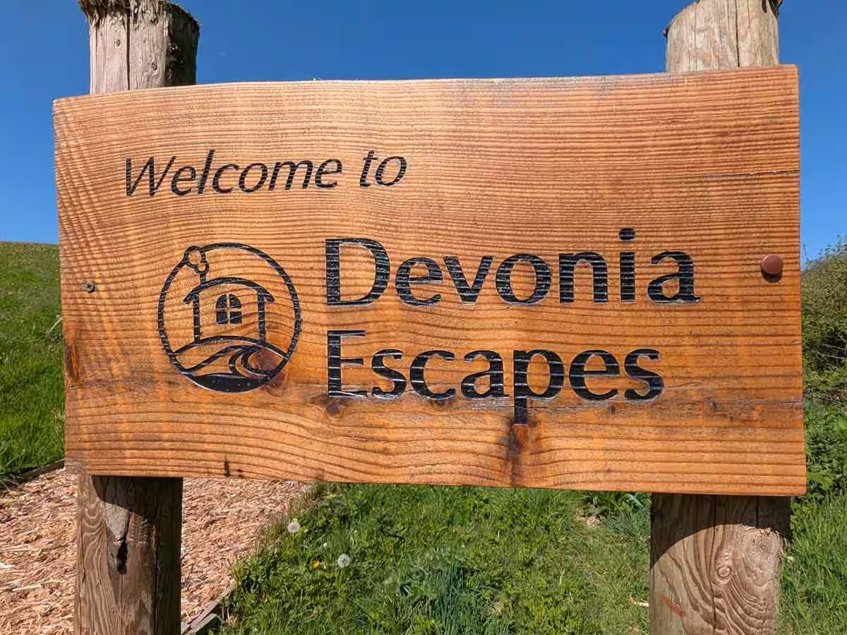 Devonia Escapes Welcome Sign